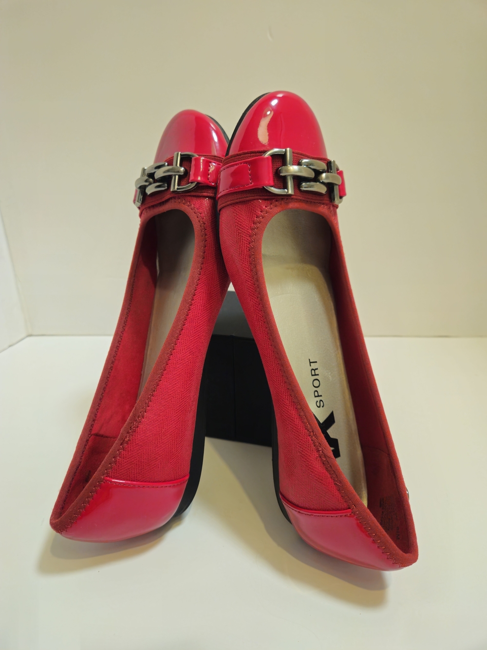 AK Anne Klein Sport Womens Ballet Flats Red Chain Detail Round Toe Slip On 8.5M - Picture 10 of 15